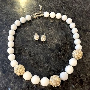 Necklace and earring set